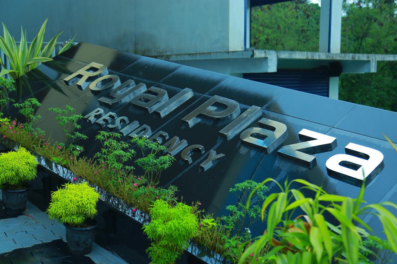 ホテルRoyal Plaza Residency Cheruppulasseri エクステリア 写真
