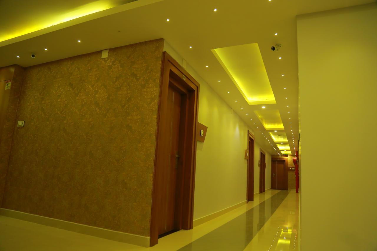 ホテルRoyal Plaza Residency Cheruppulasseri エクステリア 写真